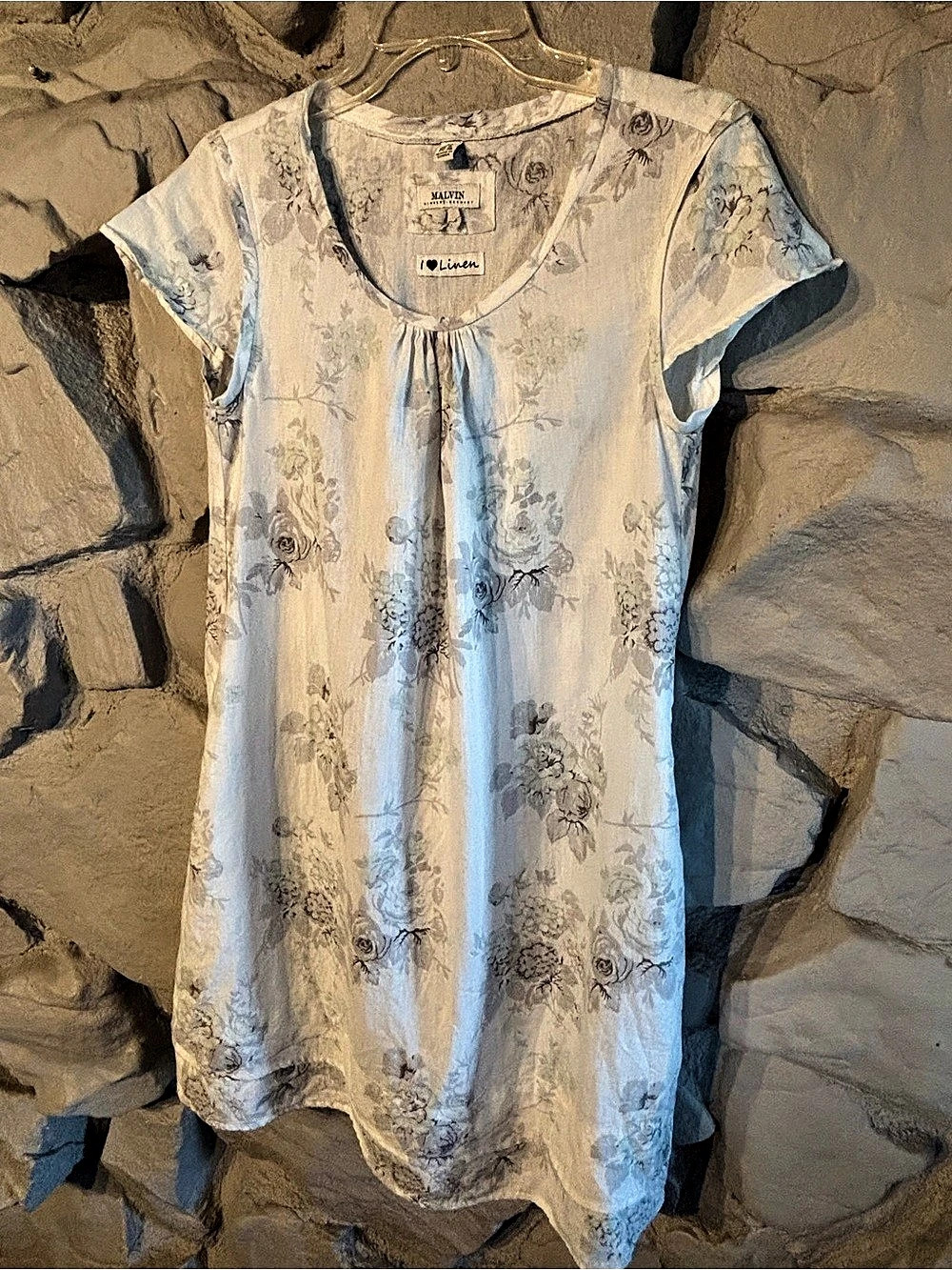 Malvin Floral Linen Tunic in gray & White Size Medium